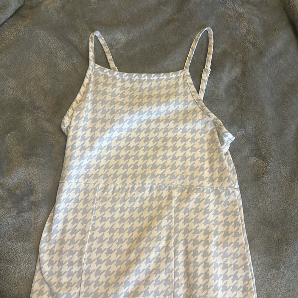 Girl’s houndstooth dress size 6.